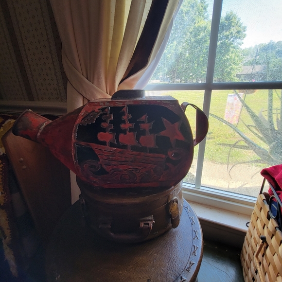 Vintage gas can art. - Picture 2 of 4